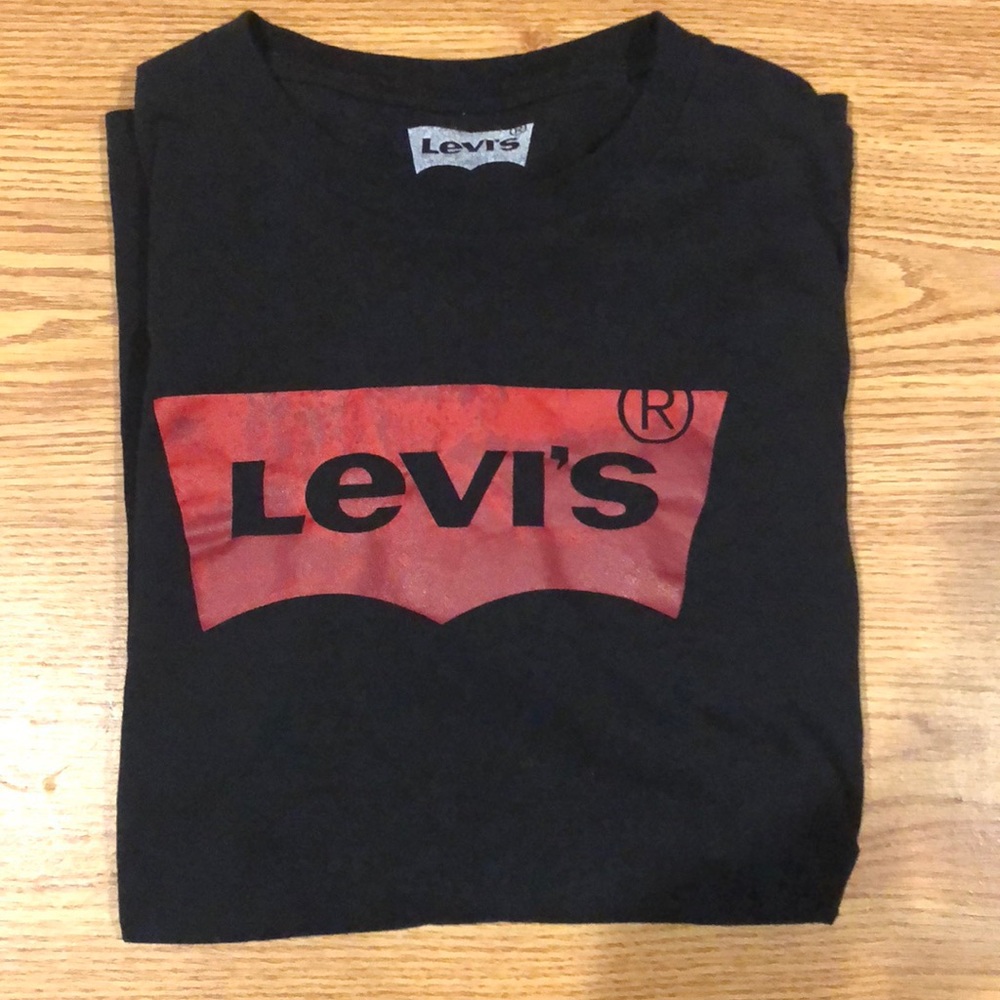 Levi’s Black T-Shirt